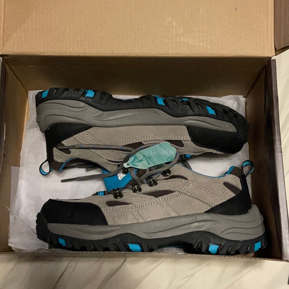 bearers ridgeline woman hiking shoes